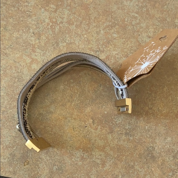 Sold!! NWT Sparkly Bracelt - Picture 5 of 6